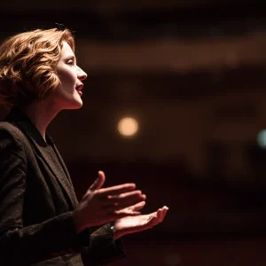 For Professional Speaker, Techniques That Command Attention